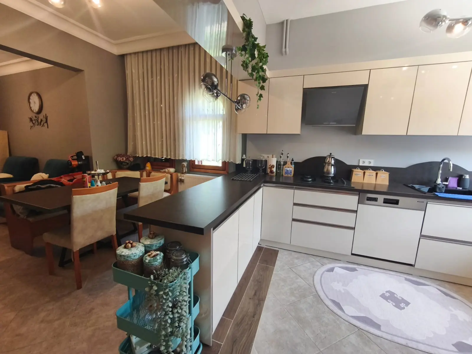 Fitted kitchen